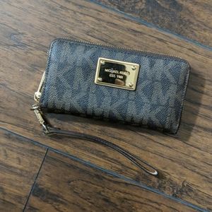 Michael Kors wallet wristlet
